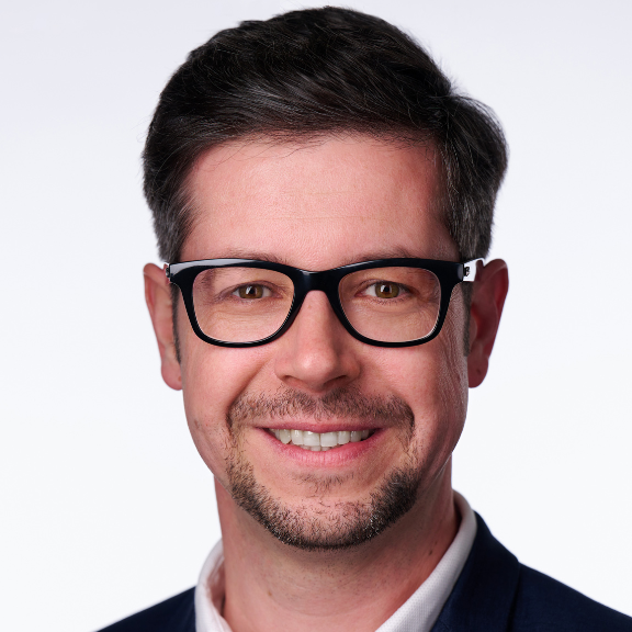     Brenkus Krisztián
