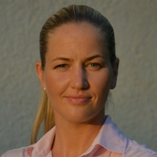     Csasztvan Nóra
