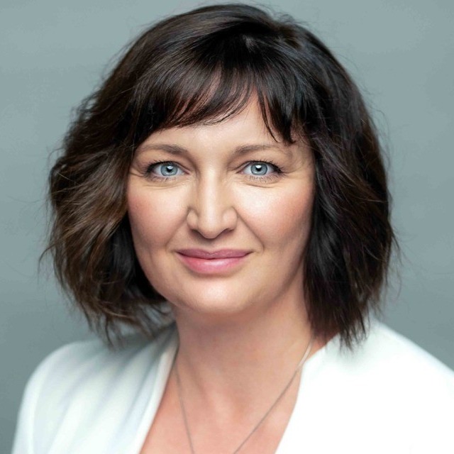     Jamniczky Andrea
