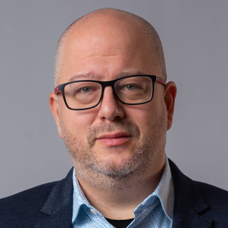     Kobza András
