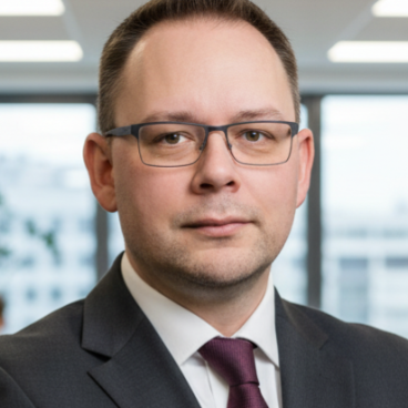     Varju János
