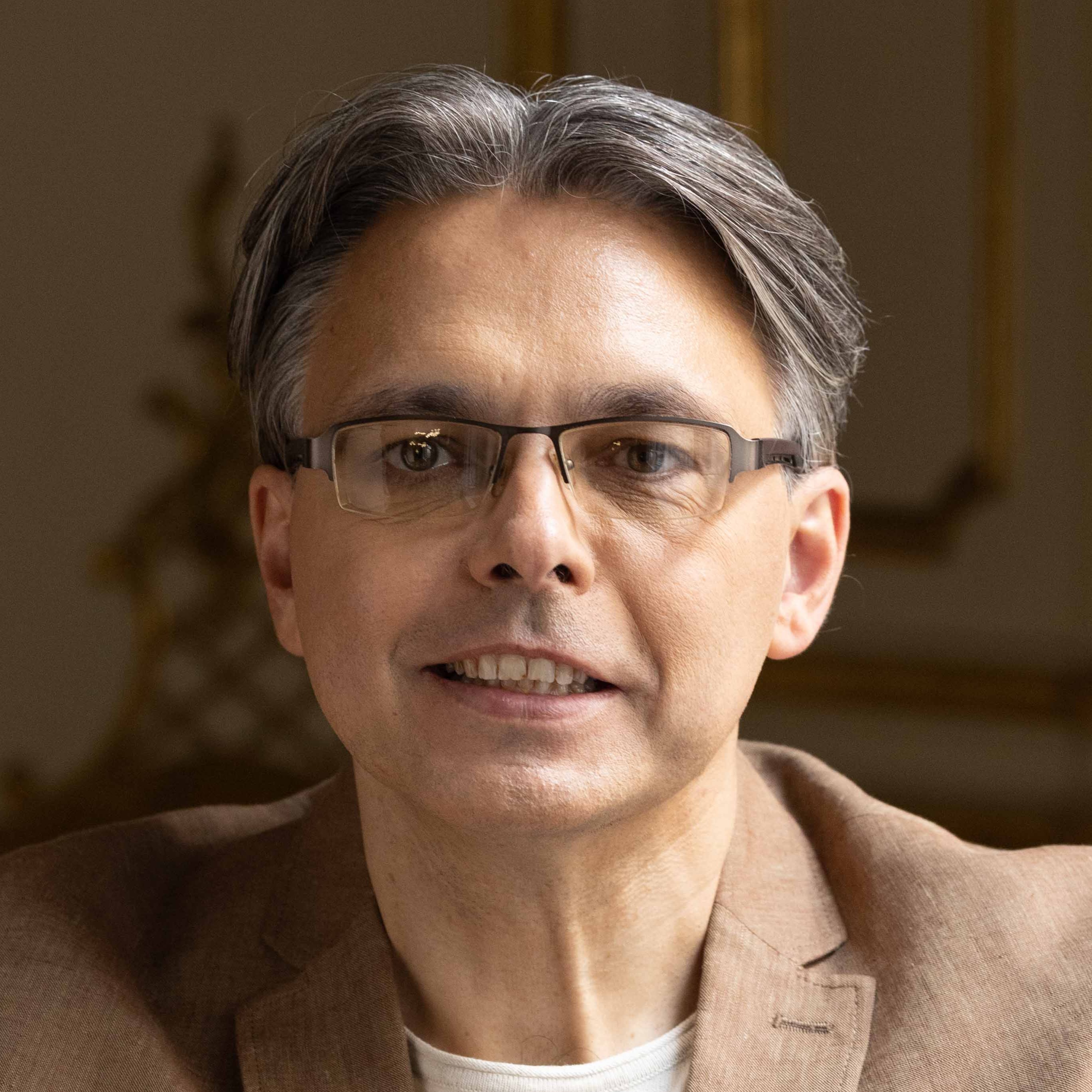     Dragomán György

