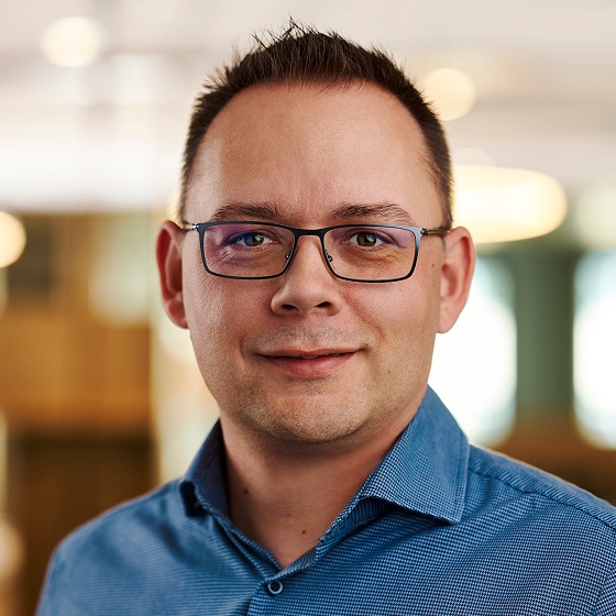     Varju János

