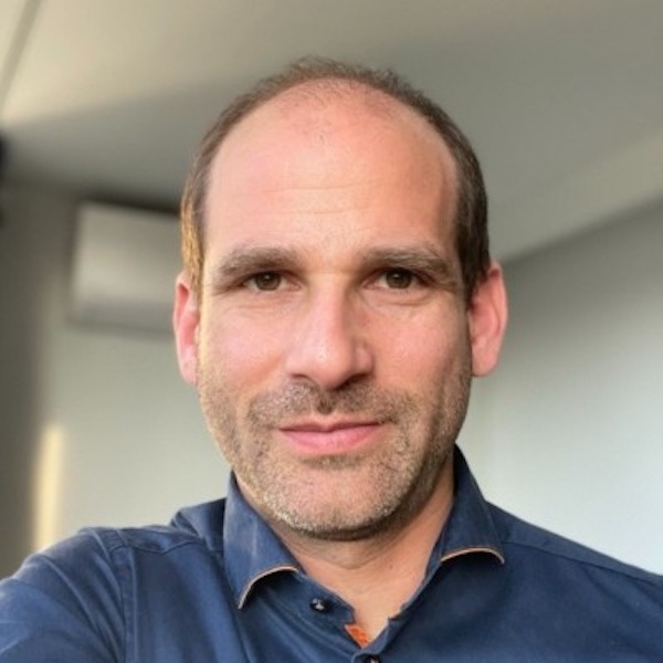     Kardos Gábor
