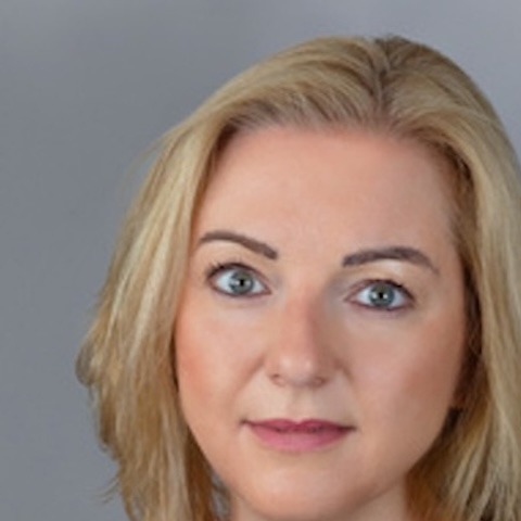     Juhász Marianna
