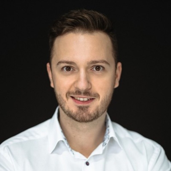     Simon Botond

