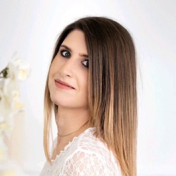    Széll Kata
