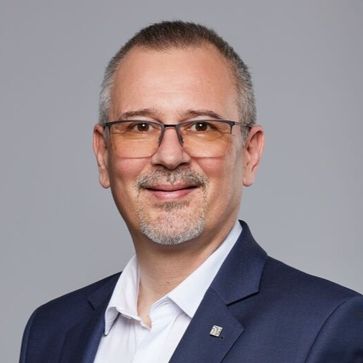     Varga Csaba
