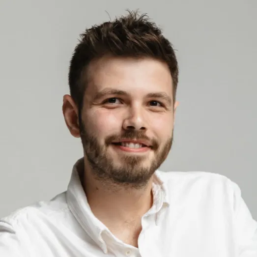     Hadacs Bálint

