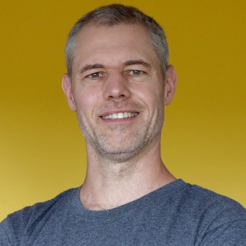     Zsiros László Róbert
