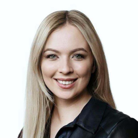     Füzesséry Evelin
