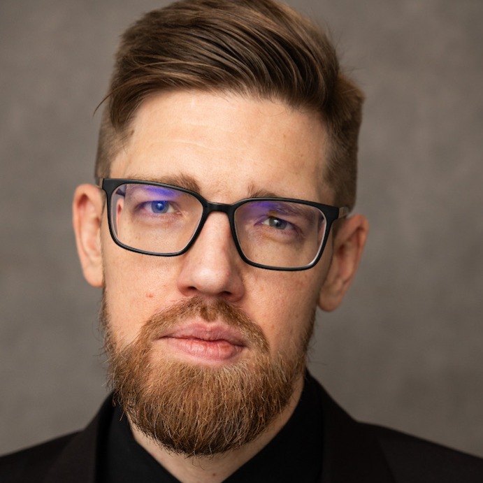     Kübler Dániel
