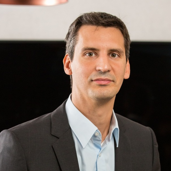    Juhász Péter Tibor
