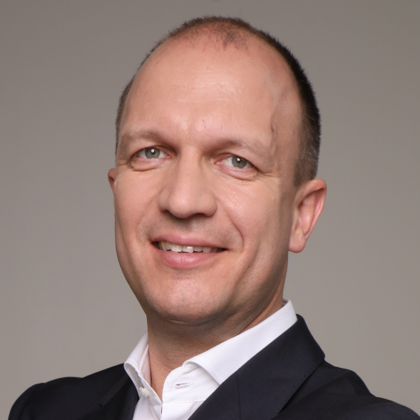     Jánosi Péter
